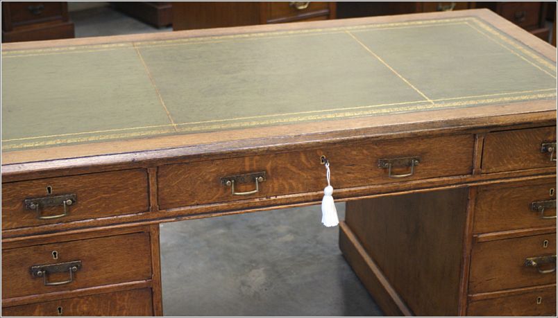 2079 Antique Oak Arts & Crafts Pedestal Desk Leather Top (1)